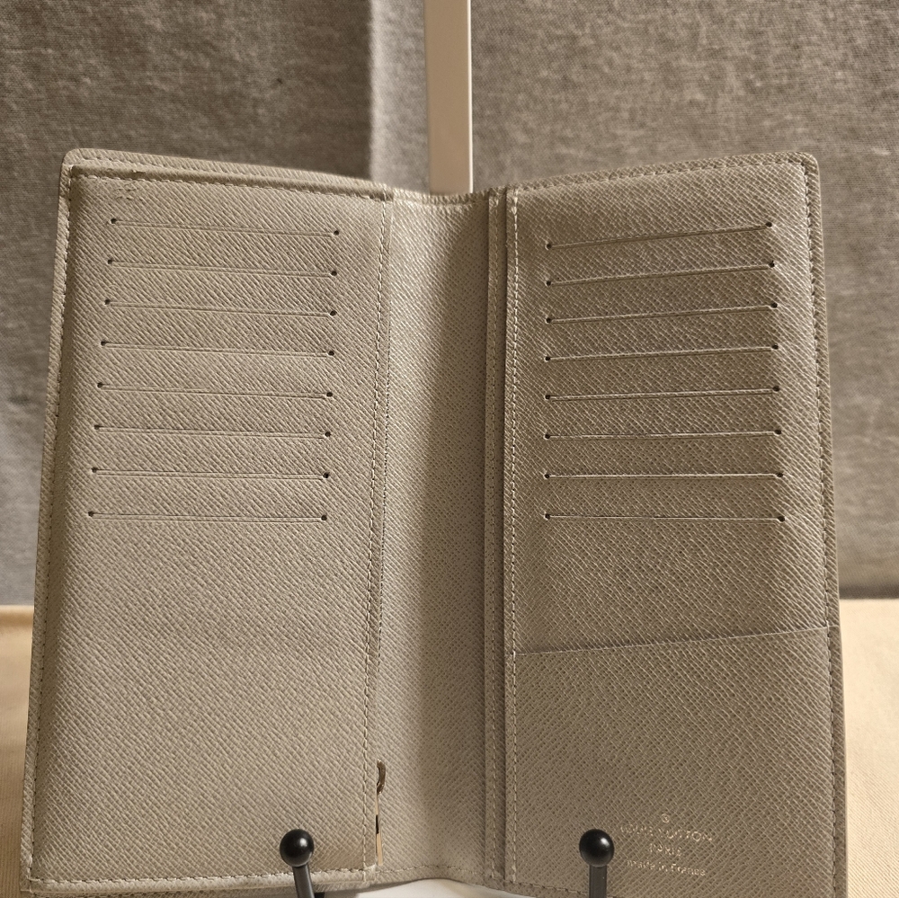 Louis Vuitton Long Wallet with Graphic Accents - EUC - Picture 4 of 7